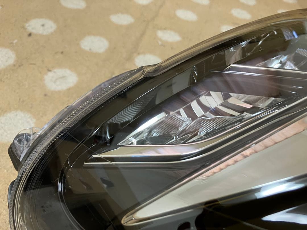 タントカスタム　右ヘッドライト　la650s