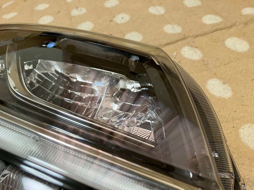 タントカスタム　右ヘッドライト　la650s