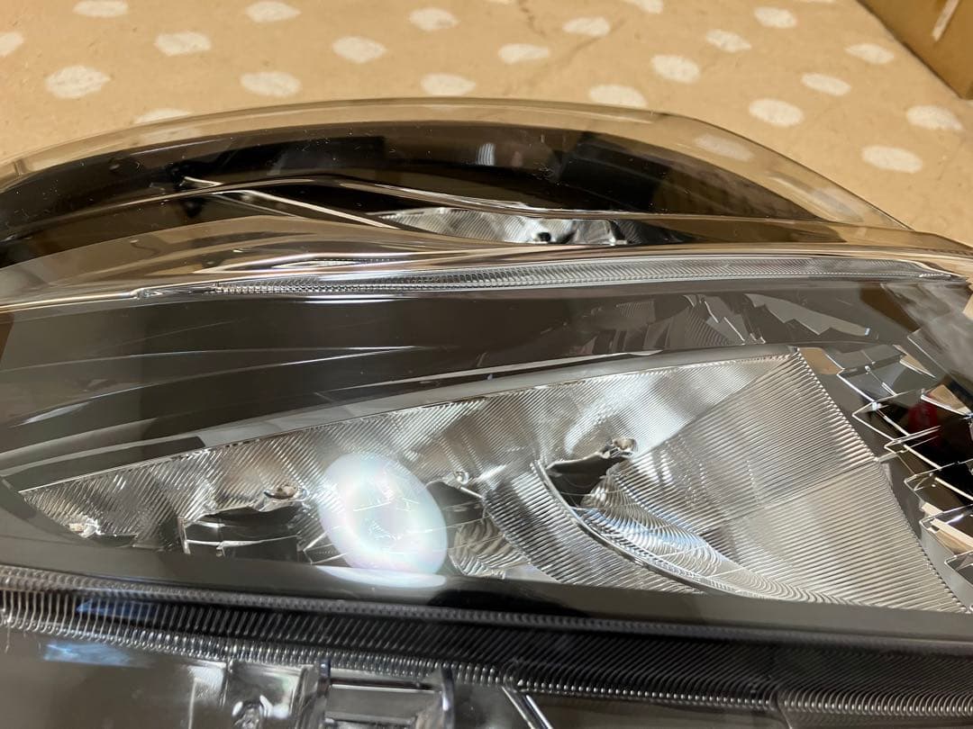 タントカスタム　右ヘッドライト　la650s