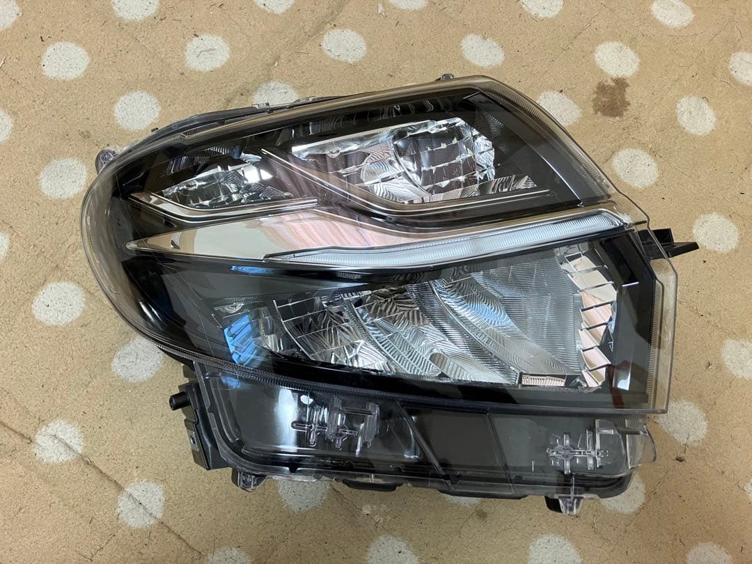 タントカスタム　右ヘッドライト　la650s