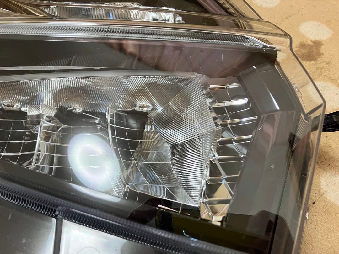 タントカスタム　右ヘッドライト　la650s