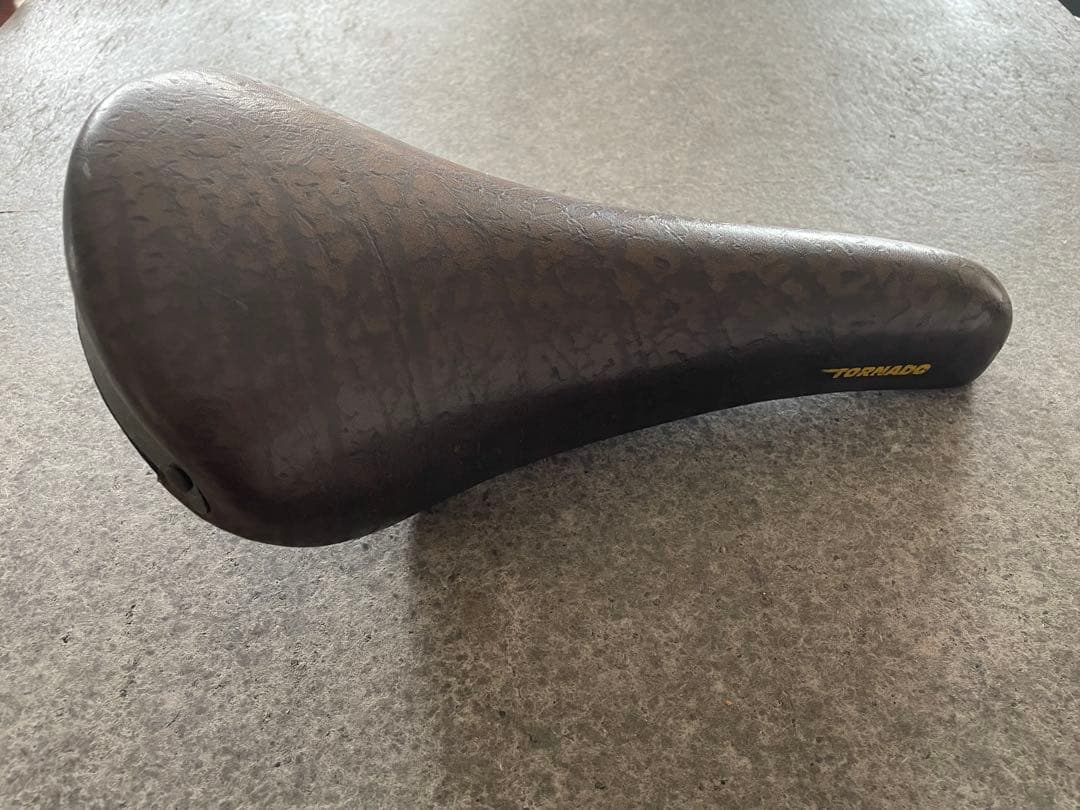 Iscaselle tornado イスカセラ サドル campagnolo