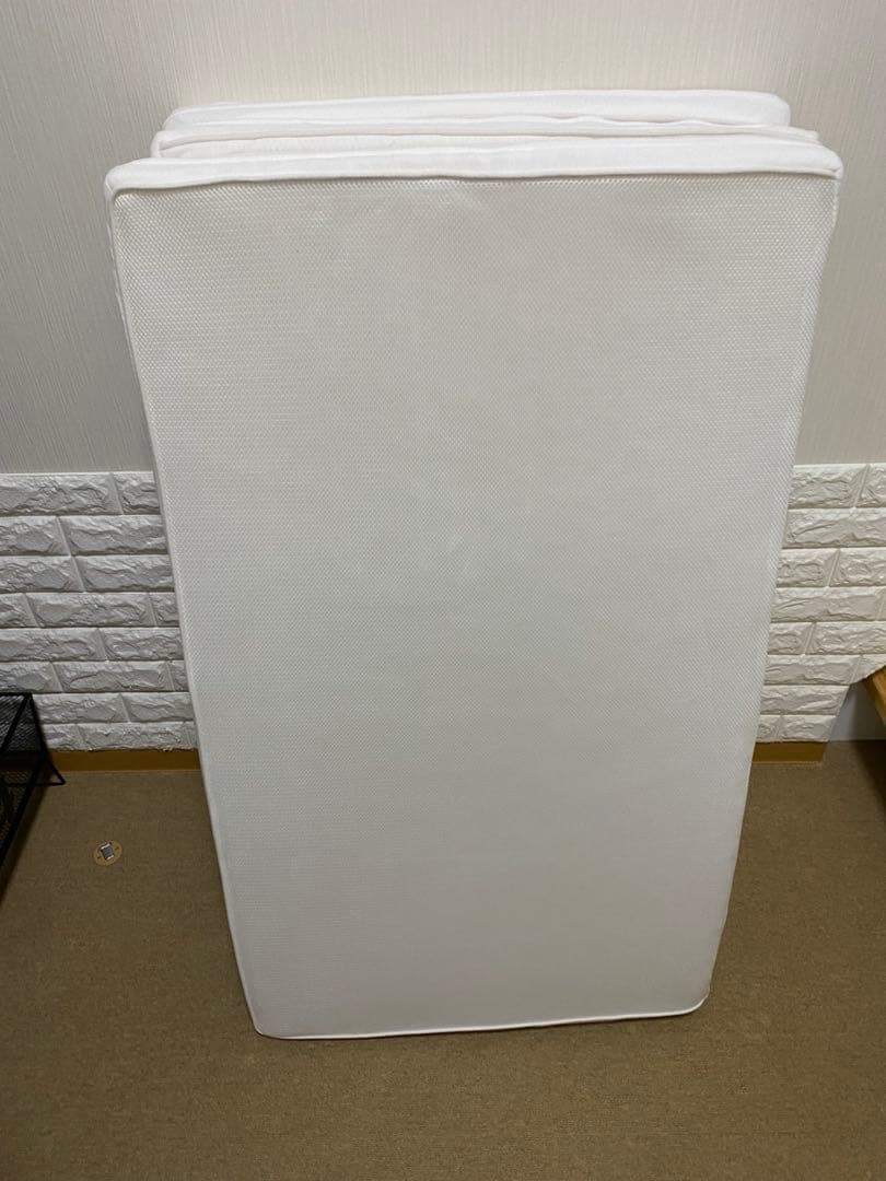 アイリスオーヤマ　エアリーマットレス　ハイグレード　セミダブル　三つ折り　白