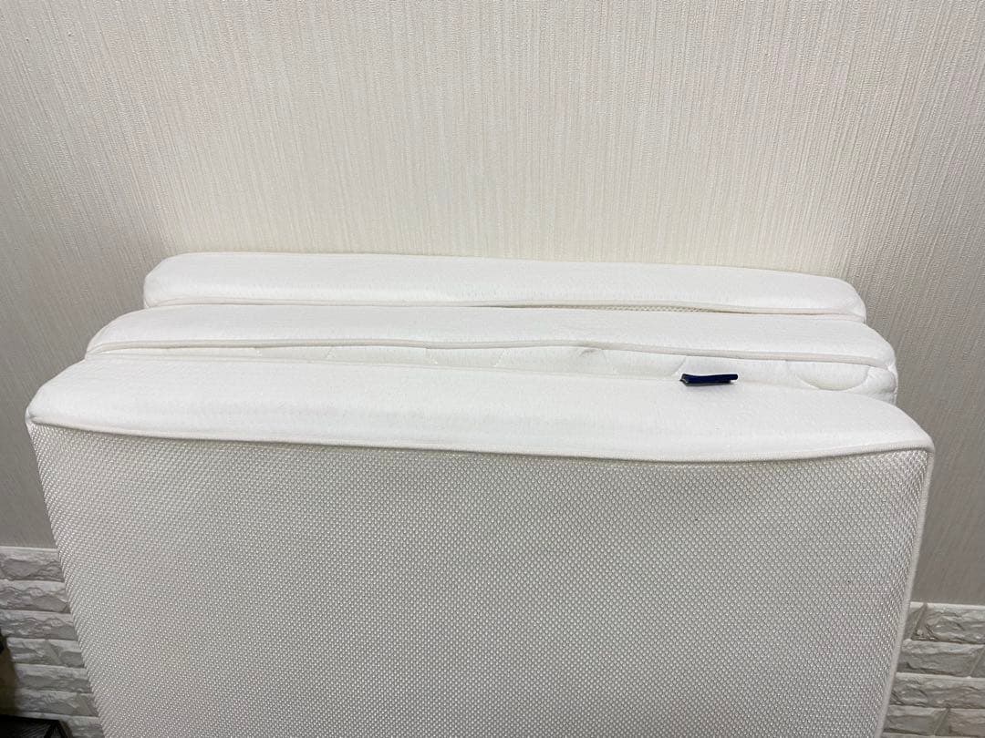 アイリスオーヤマ　エアリーマットレス　ハイグレード　セミダブル　三つ折り　白