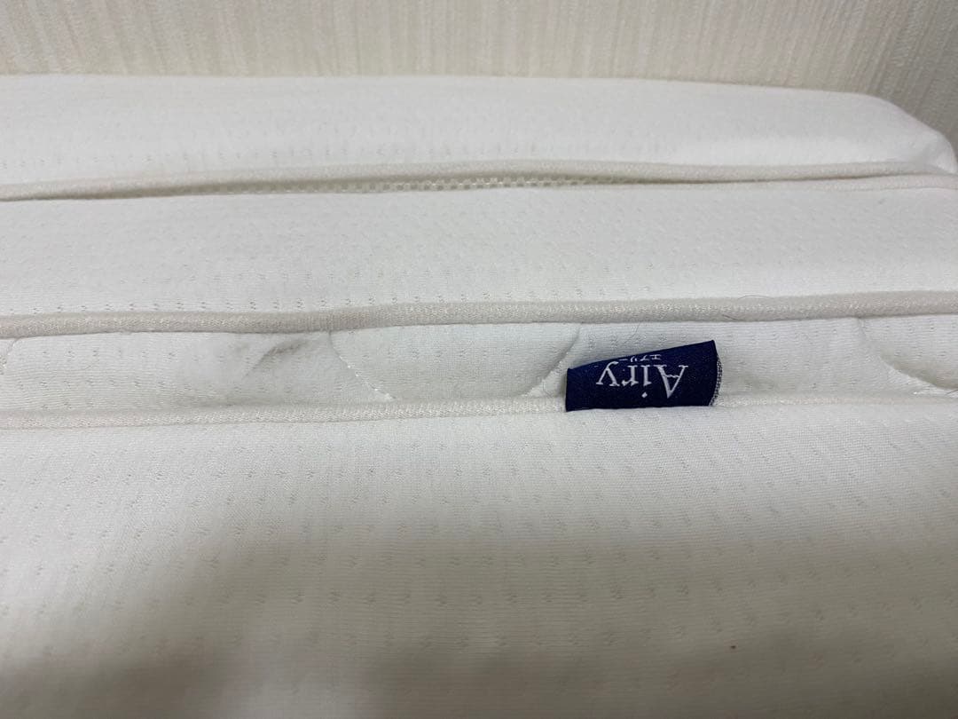 アイリスオーヤマ　エアリーマットレス　ハイグレード　セミダブル　三つ折り　白