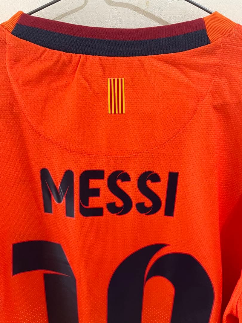 サッカー　NIKE バルセロナ メッシ 　ユニフォーム　未使用、タグ付き　長袖