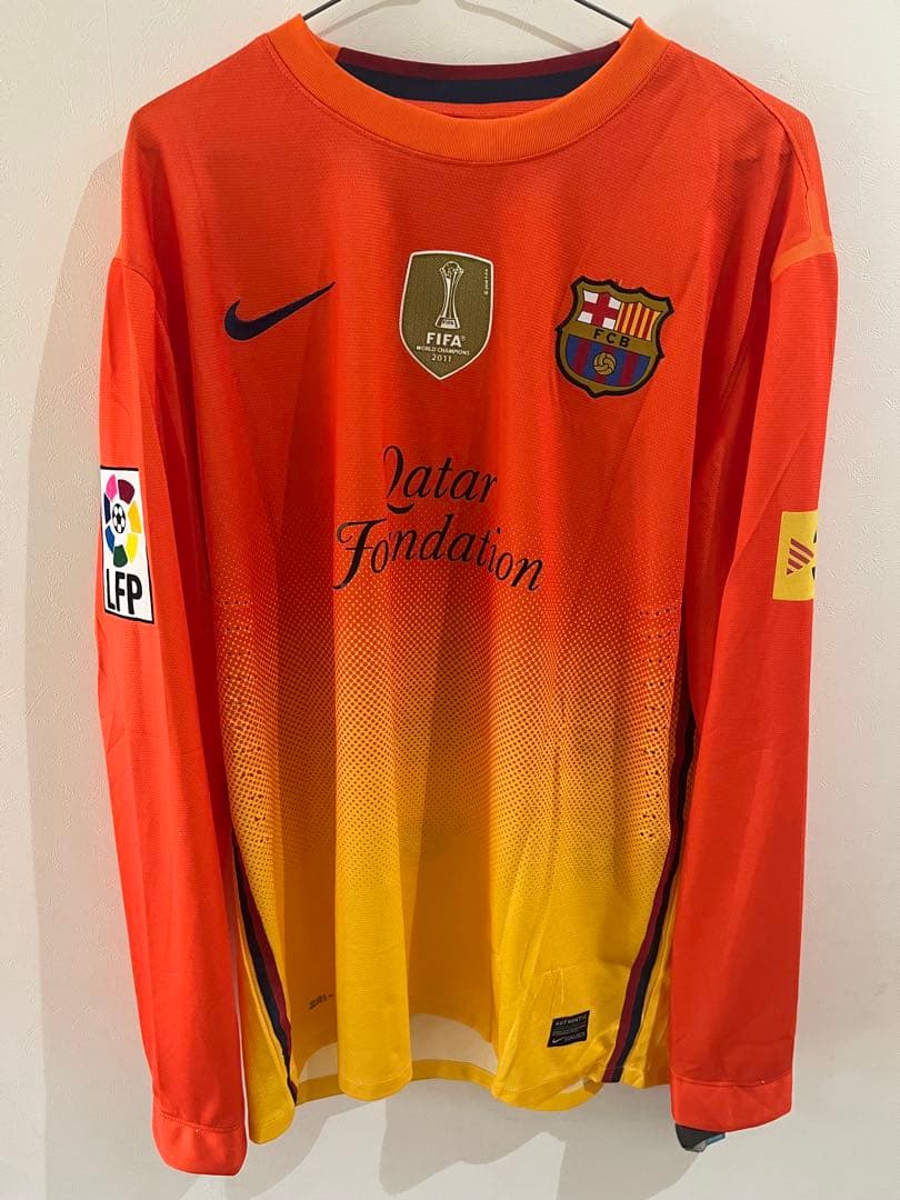 サッカー　NIKE バルセロナ メッシ 　ユニフォーム　未使用、タグ付き　長袖