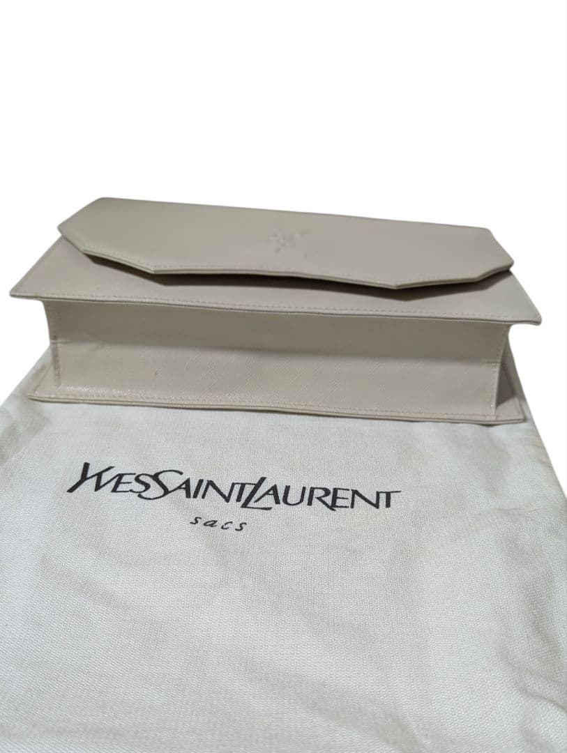 極美品 Yves Saint Laurent クラッチバッグ 本物 本革 レザー