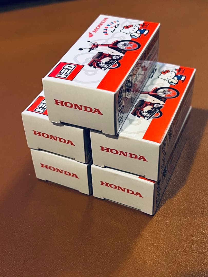 トミカ スーパーカブ × HELLO KITTY コラボモデル新品、未開封品5台