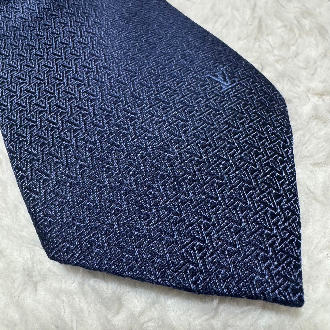現行品！！ルイヴィトン　ネクタイ　クラヴァット　LVロゴ　総柄　シルク100%