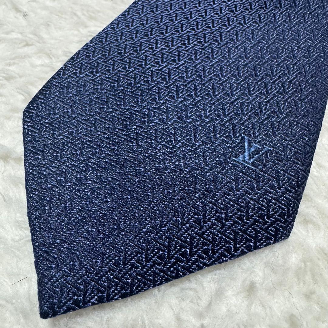 現行品！！ルイヴィトン　ネクタイ　クラヴァット　LVロゴ　総柄　シルク100%