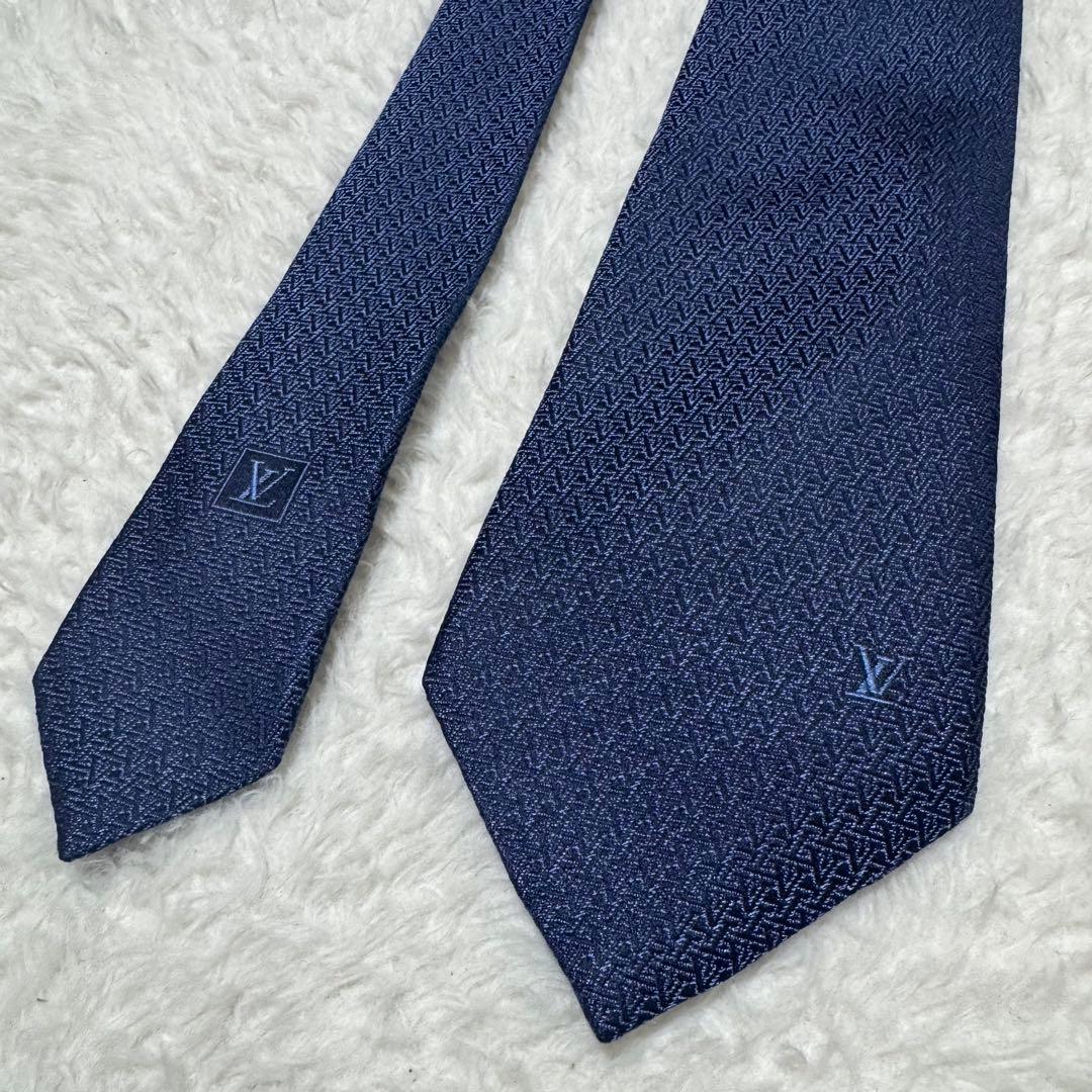 現行品！！ルイヴィトン　ネクタイ　クラヴァット　LVロゴ　総柄　シルク100%