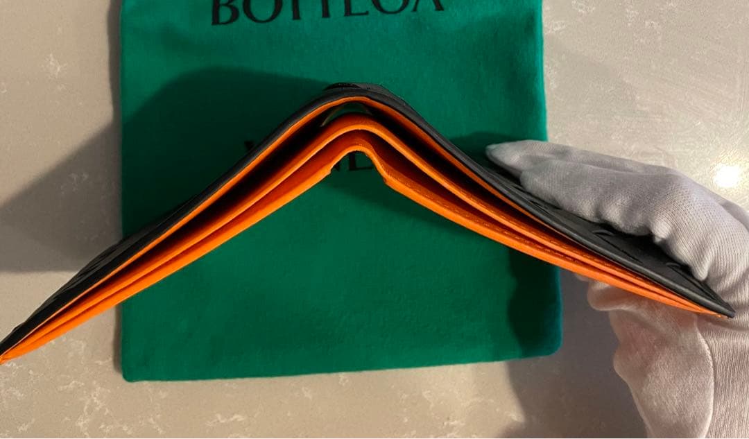 ※限定セール【新品未使用】ボッテガヴェネタ　イントレチャート 二つ折りウォレット