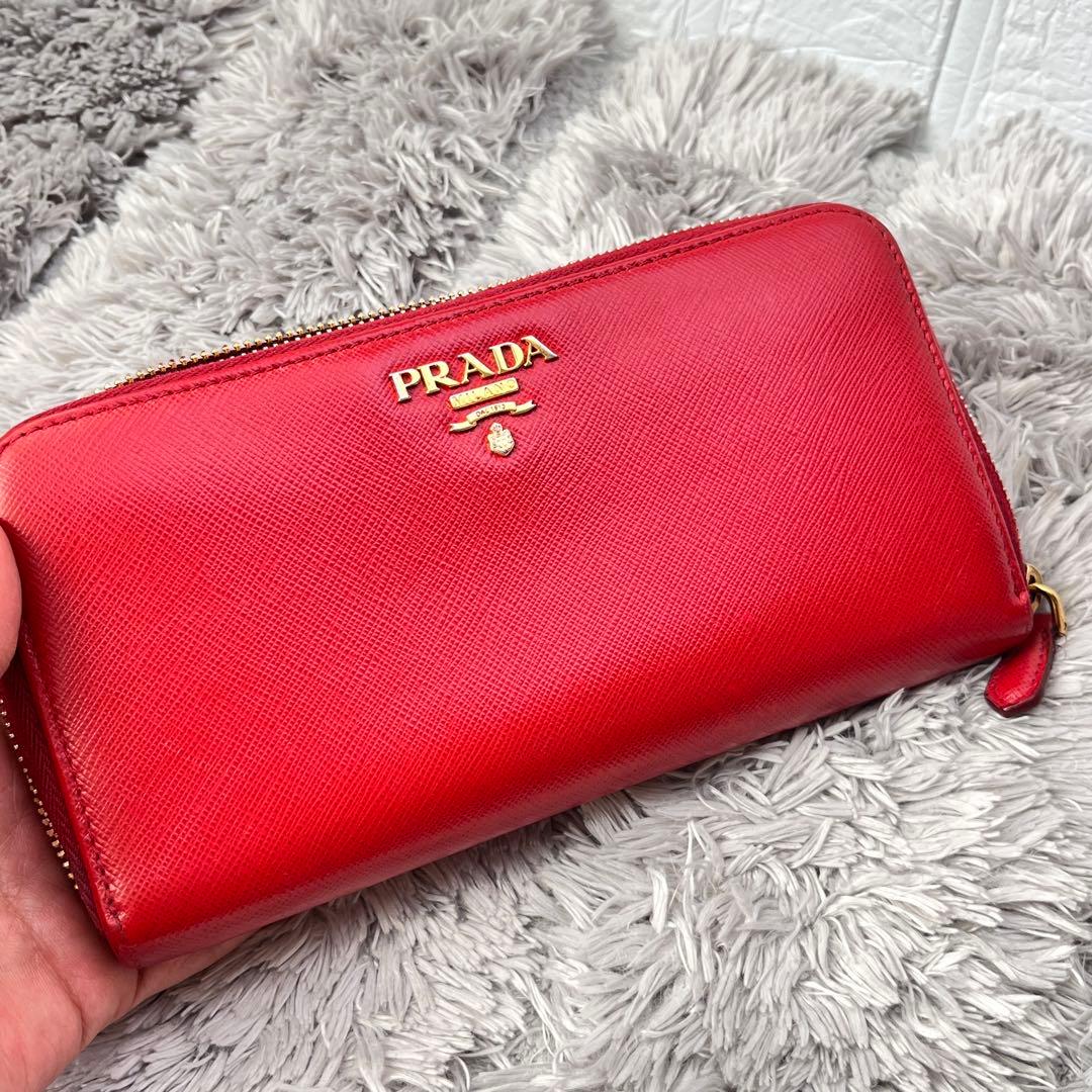 良品✨PRADA 大きめロゴ　ラウンドファスナー　サフィアーノ　レッド　長財布