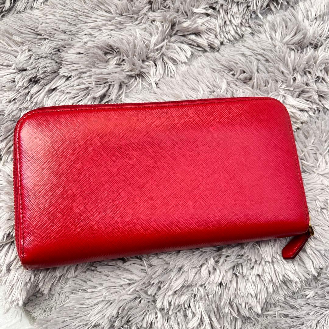良品✨PRADA 大きめロゴ　ラウンドファスナー　サフィアーノ　レッド　長財布