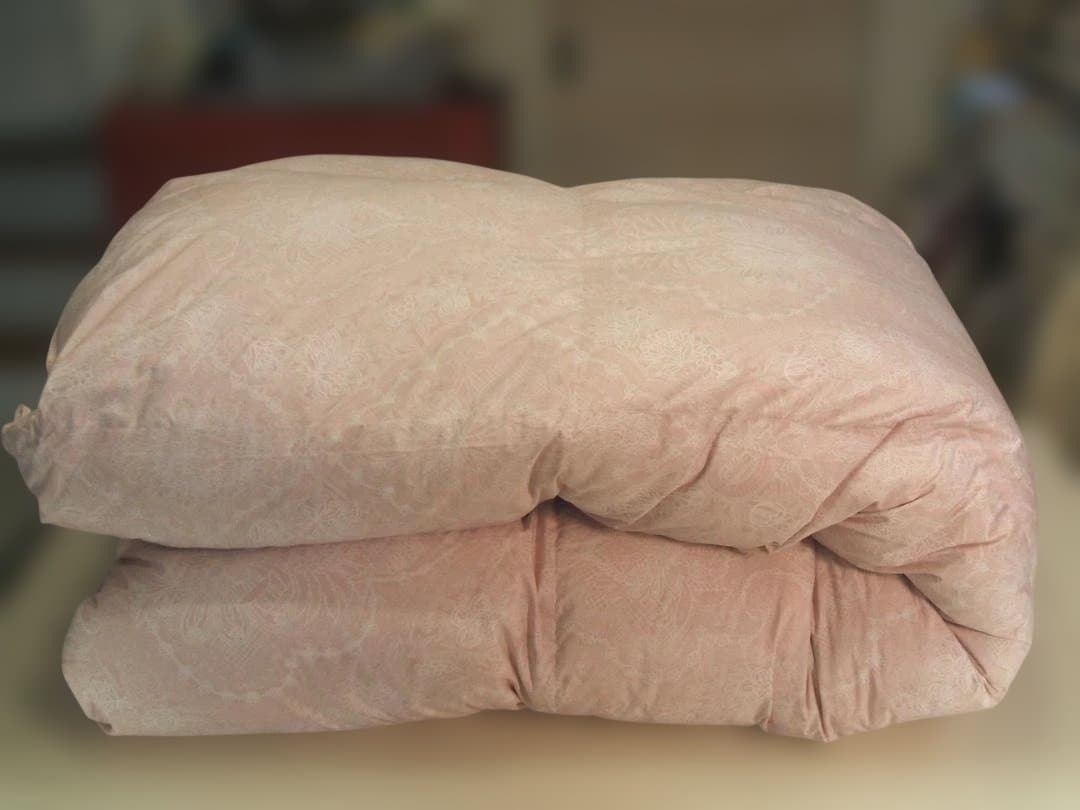 （ダブル）新品＊四つ星エクセル＊フランス産１，７キロ増量＊二層式羽毛布団