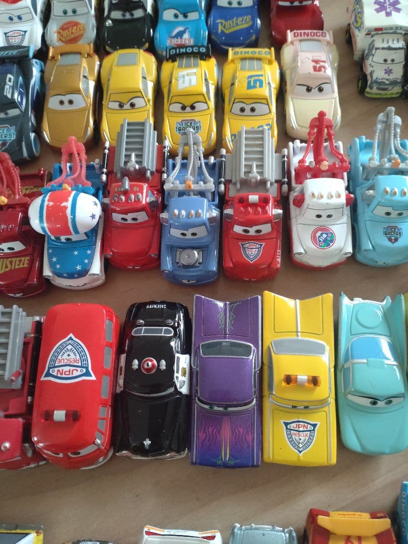 カーズ　トミカ　図鑑　まとめ売り　70台以上　レア、廃盤あり