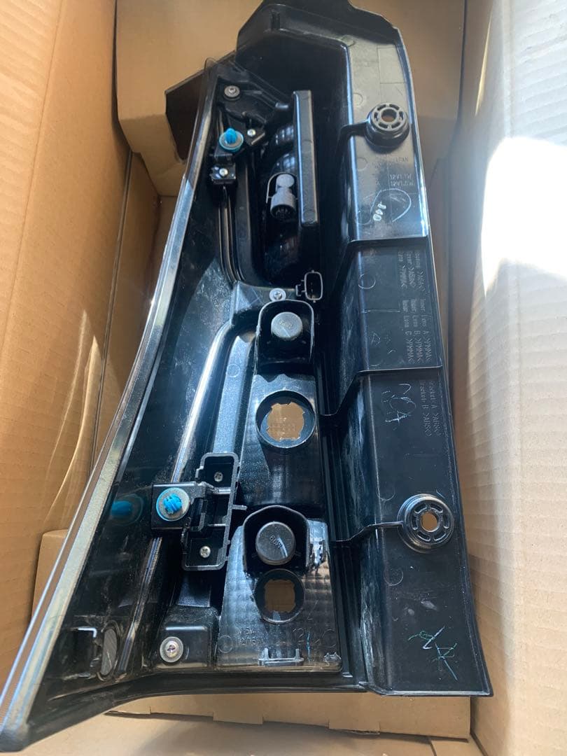 美品！テールランプ タントLA650S 81551-B2440