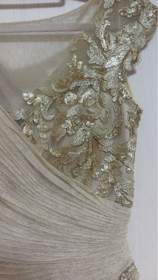 タダシショージ　金色の刺繍付き