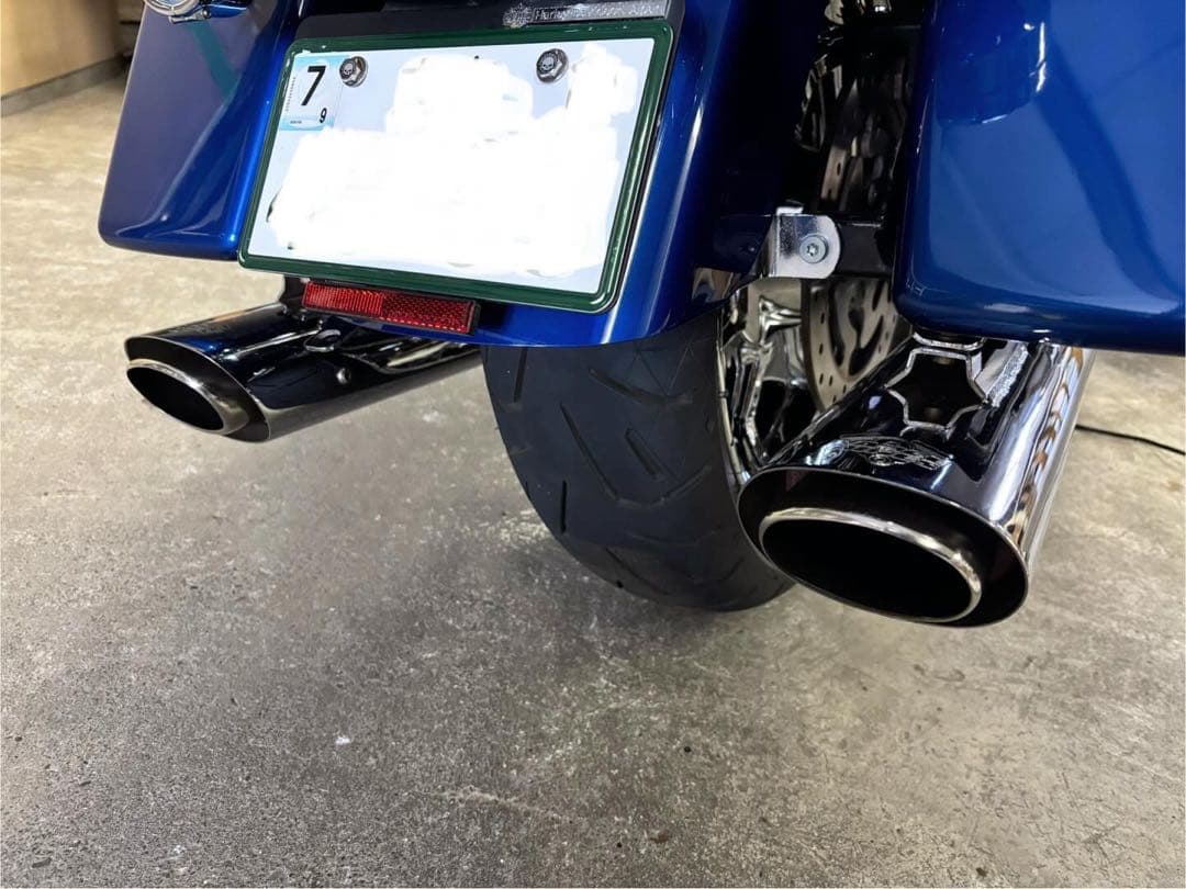 ハーレーツーリングモデル　バンス&ハインズ　オーバルマフラー