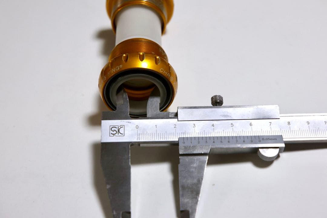 CHRIS KING ボトムブラケット BSA JIS 24mm