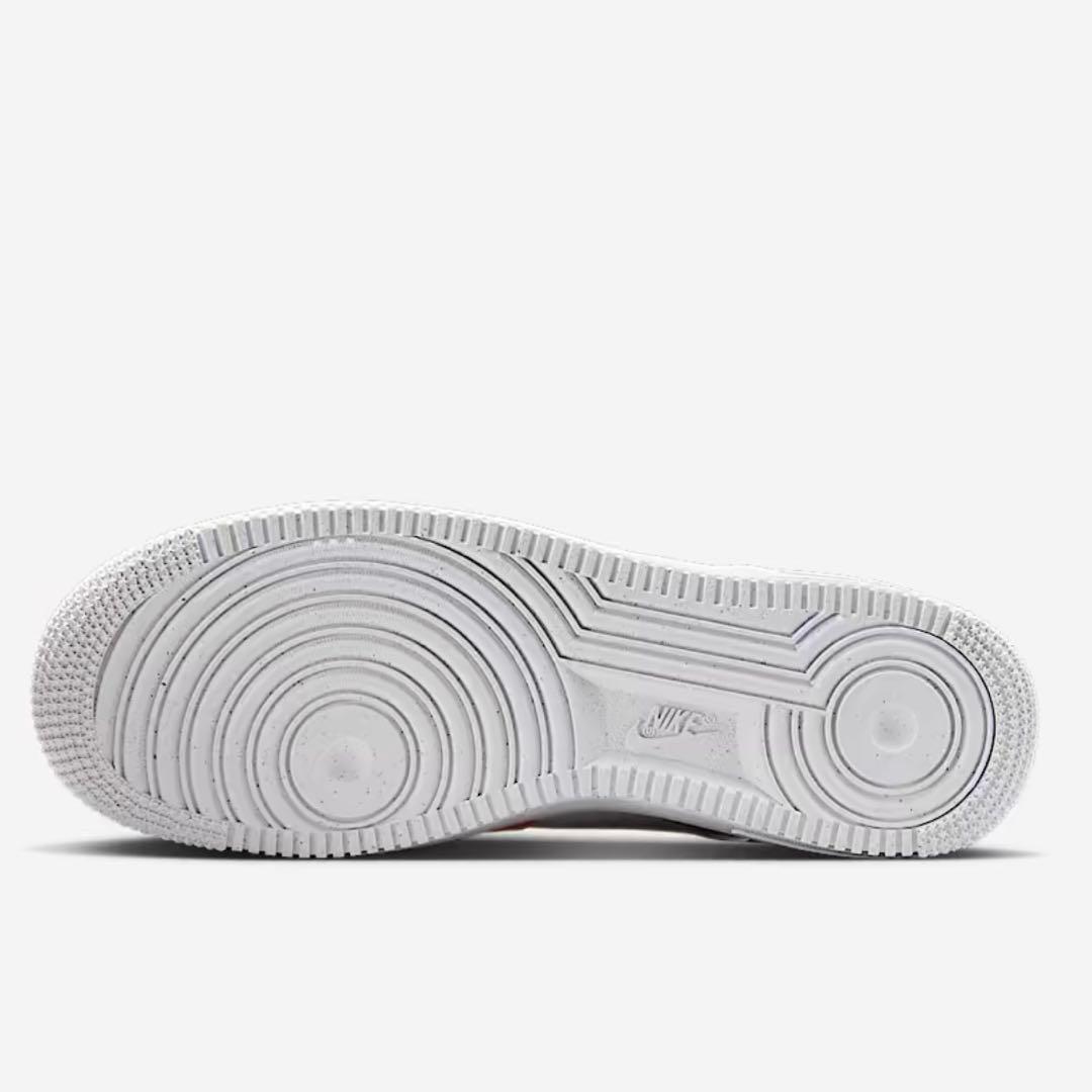 【新品】ナイキ スニーカー エアフォース1 DV3808-111 24cm