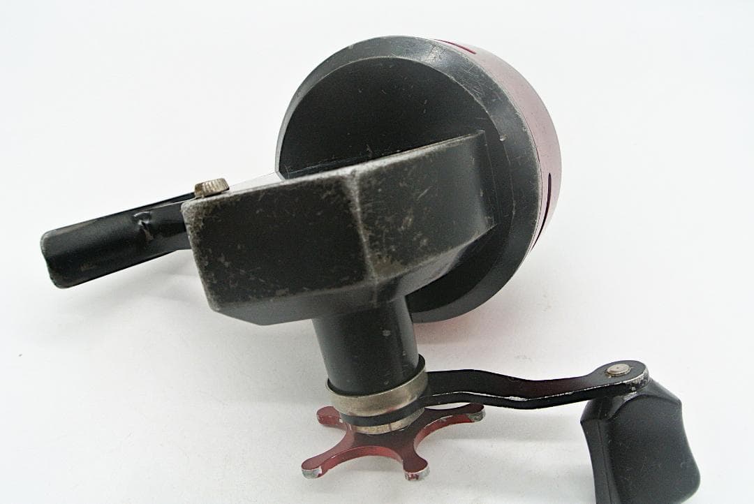 ABU 505 クローズドフェイス スピニングリール