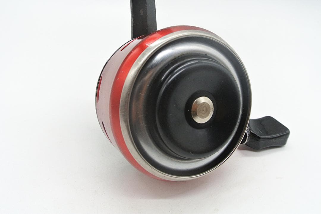 ABU 505 クローズドフェイス スピニングリール