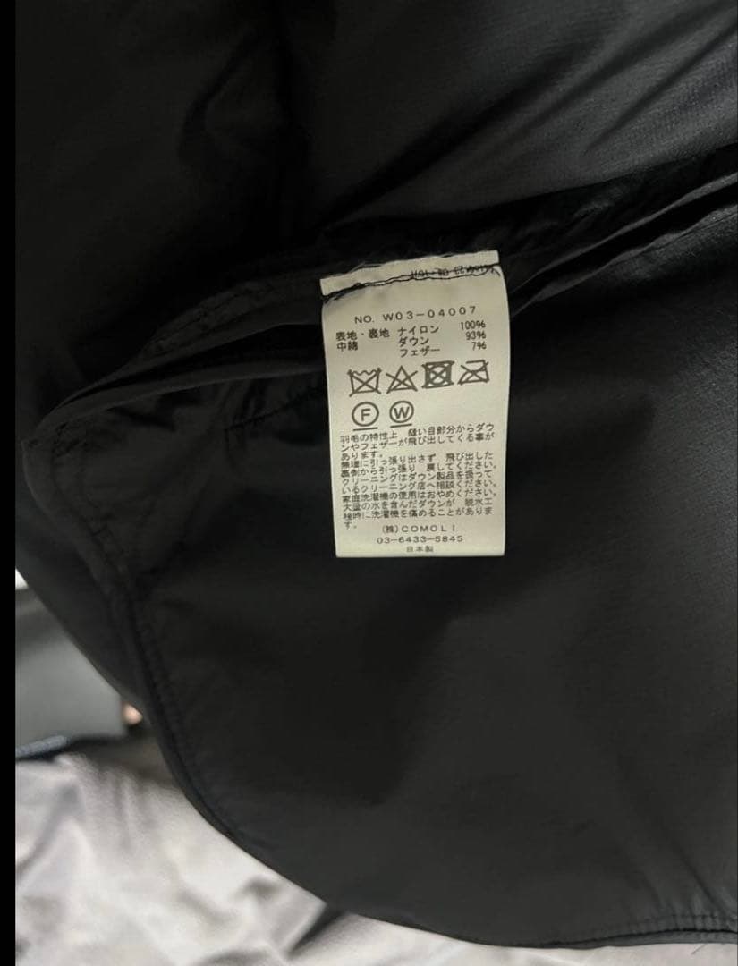COMOLI comoli コモリ　ダウンベスト　ブラックサイズ3
