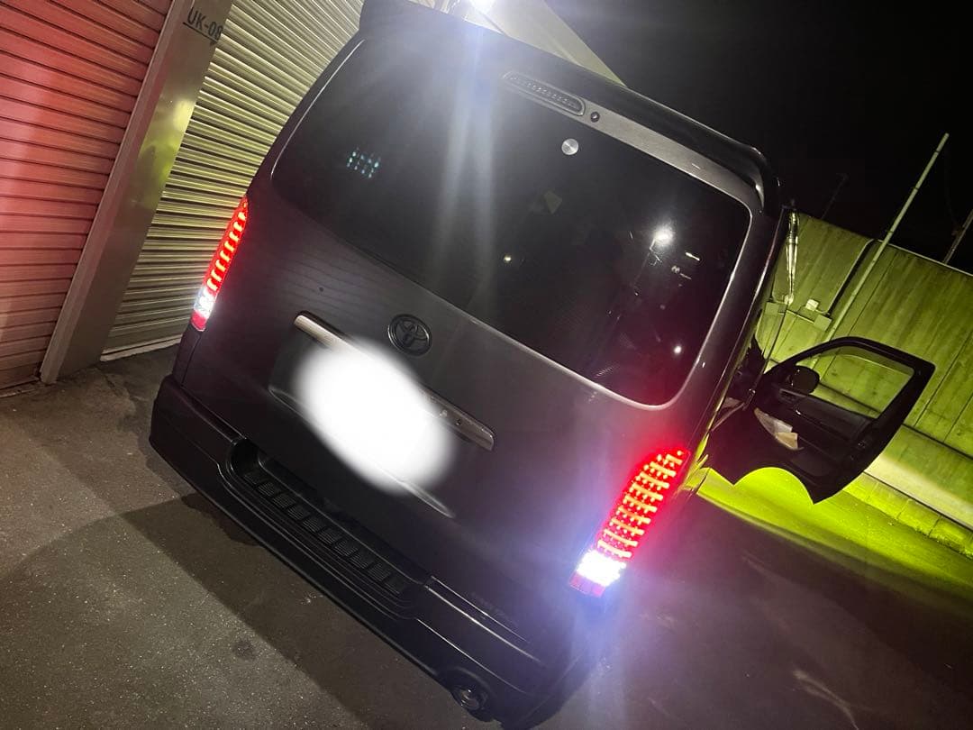 200系ハイエース　社外　テールランプ