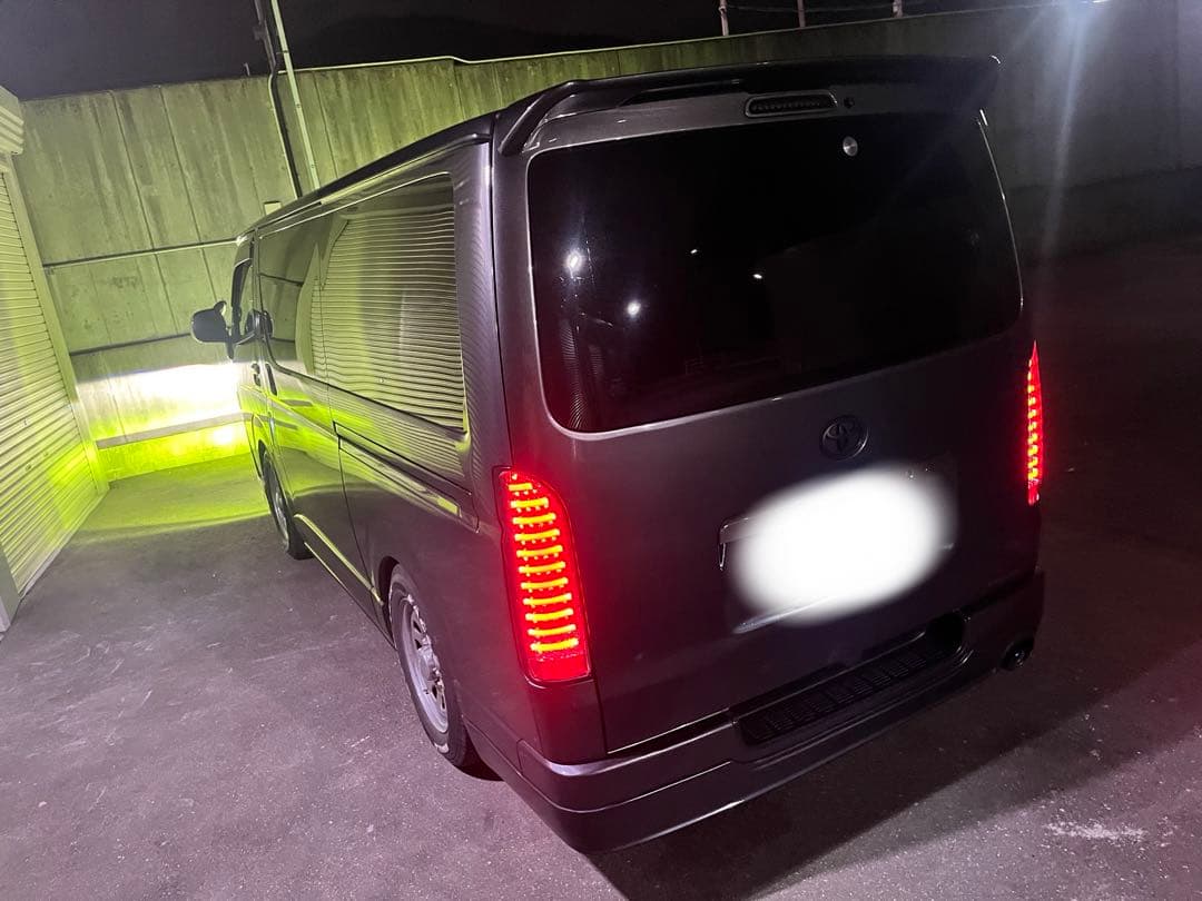 200系ハイエース　社外　テールランプ