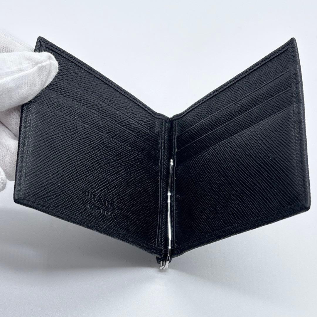 【極美品】プラダ マネークリップ 2つ折り財布 サフィアーノレザー ブラック