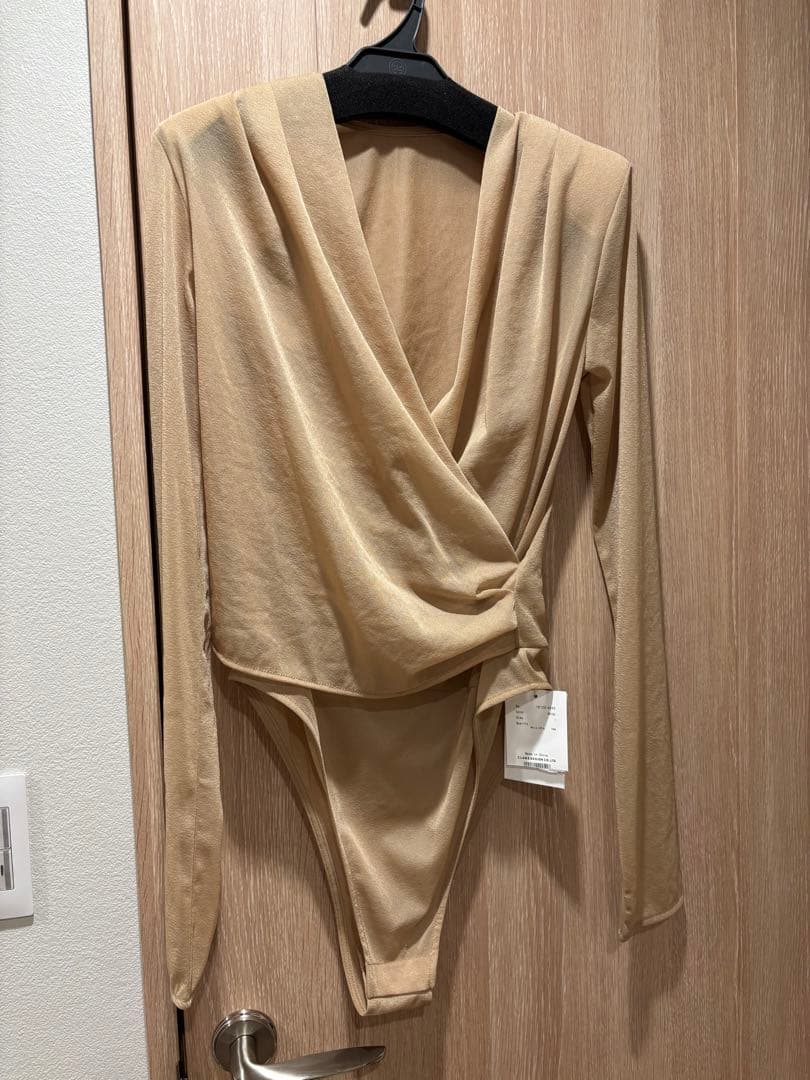 新品　未使用　SHEER DRAPE BODYSUITS ベージュ　サイズ1