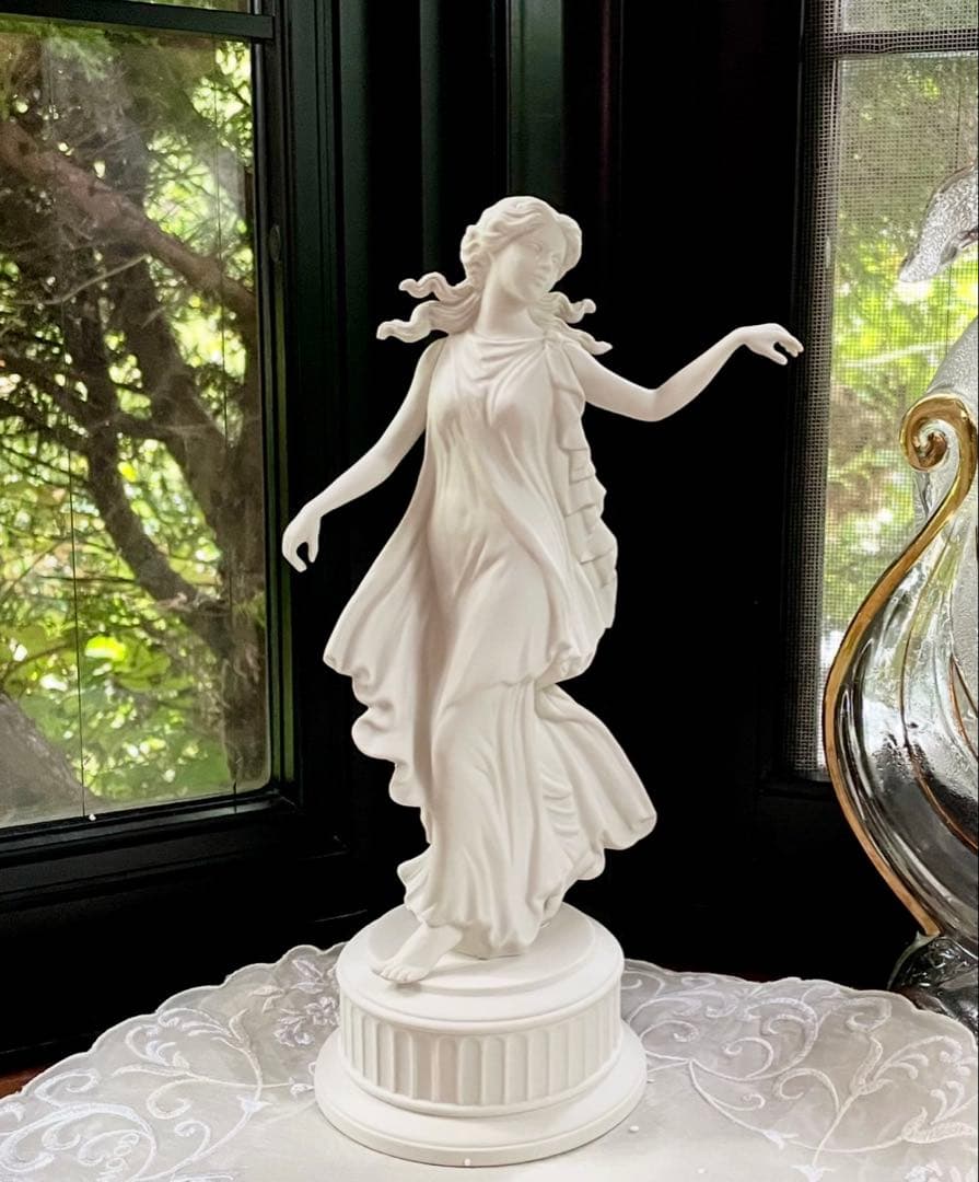 ウェッジウッド　ジャスパー　フュギュリン　　　　　　【ダンシングアワーNO.5】