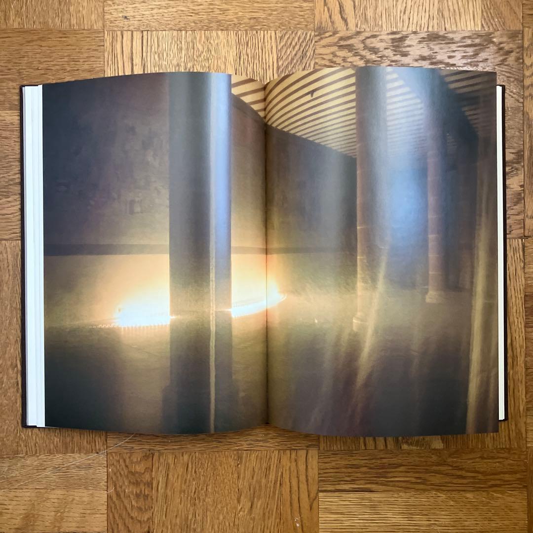 内藤礼　図録2冊セット 「すべて動物は、世界の内に…」 「たくさんのものが…」