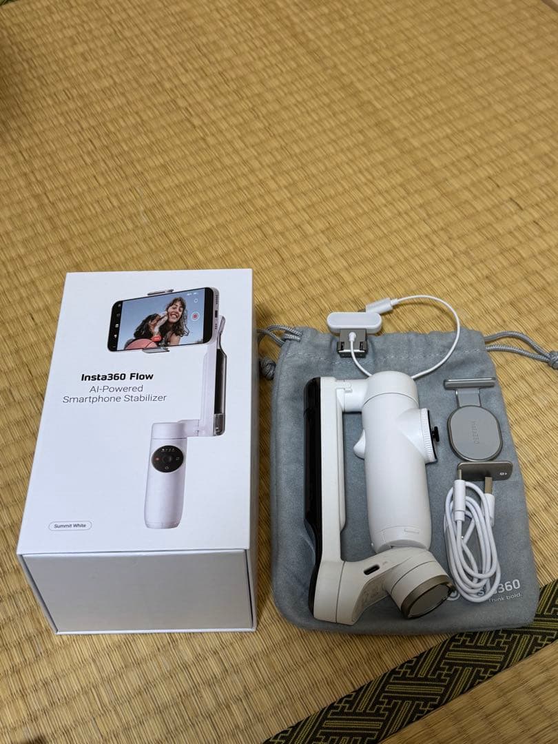特価！Insta360 Flow スマートフォンスタビライザー　スポットライト付