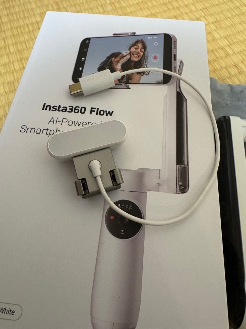 特価！Insta360 Flow スマートフォンスタビライザー　スポットライト付