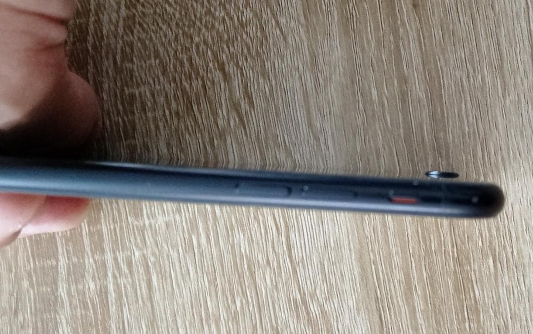 iPhone SE（第2世代）64GB SIMフリー