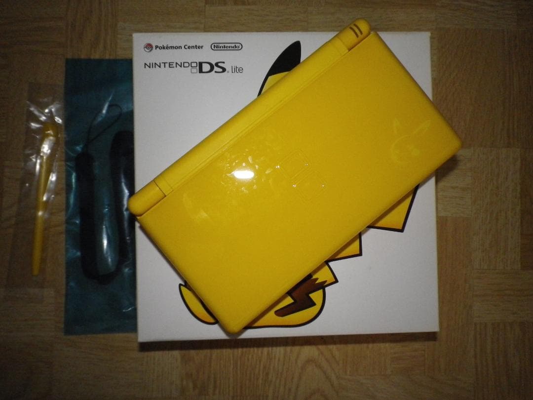 Nintendo DS Lite ピカチュウ 中古品