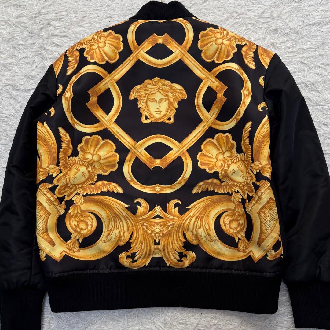 【新品同様】 VERCACE 中綿 ブルゾン メデューサ ブラック MA-1