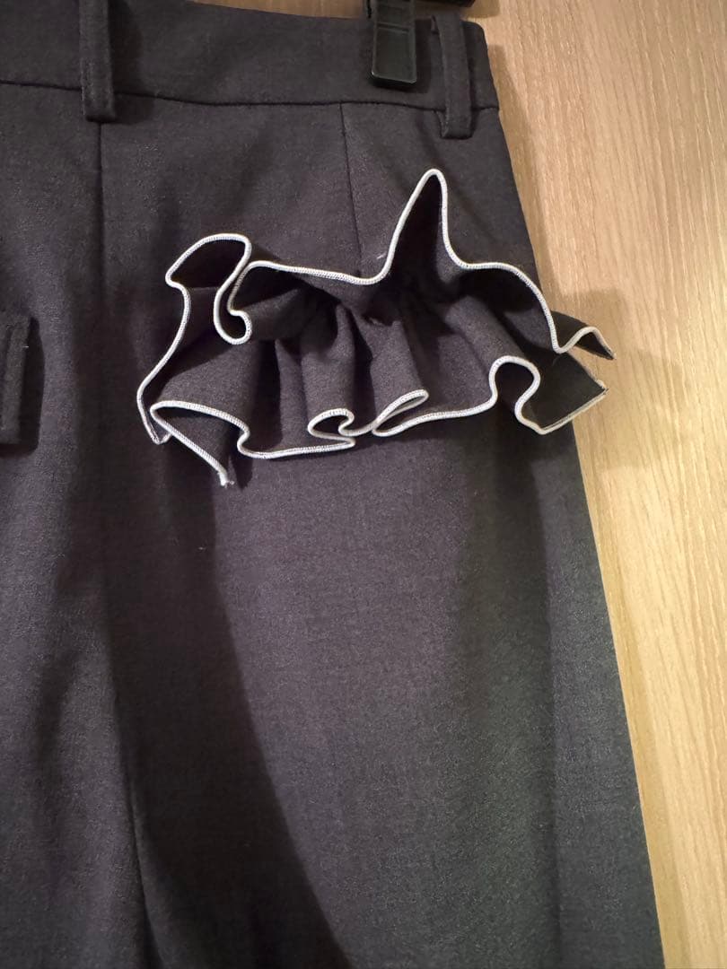 trefle+1 トレフルプラスワン　ポケットフリルパンツ　グレー　01