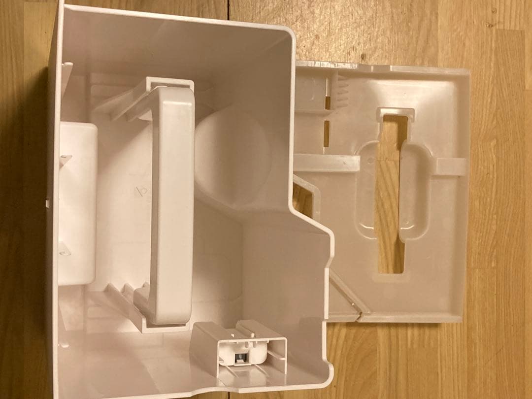 2024年製　IJC-P70-W アイリスオーヤマ コンプレッサー式除湿機