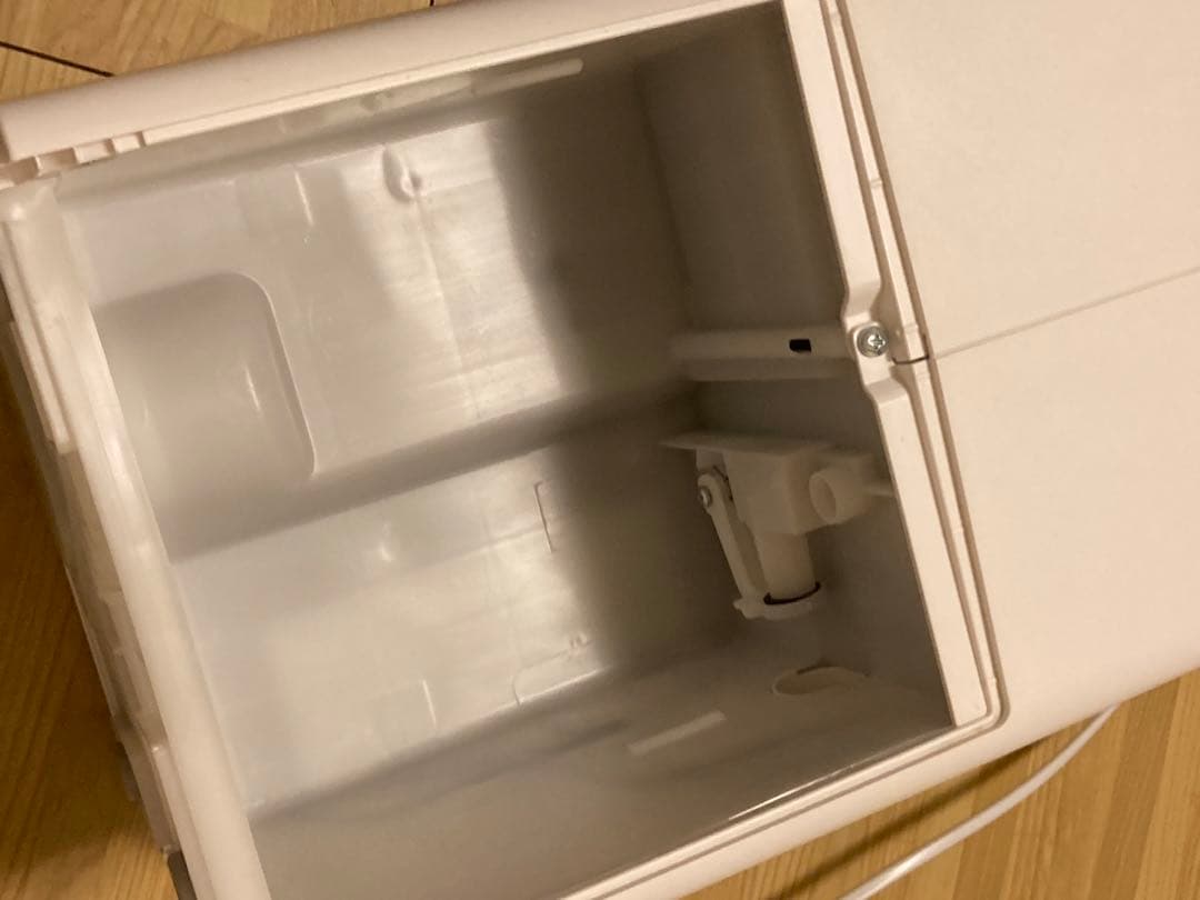 2024年製　IJC-P70-W アイリスオーヤマ コンプレッサー式除湿機