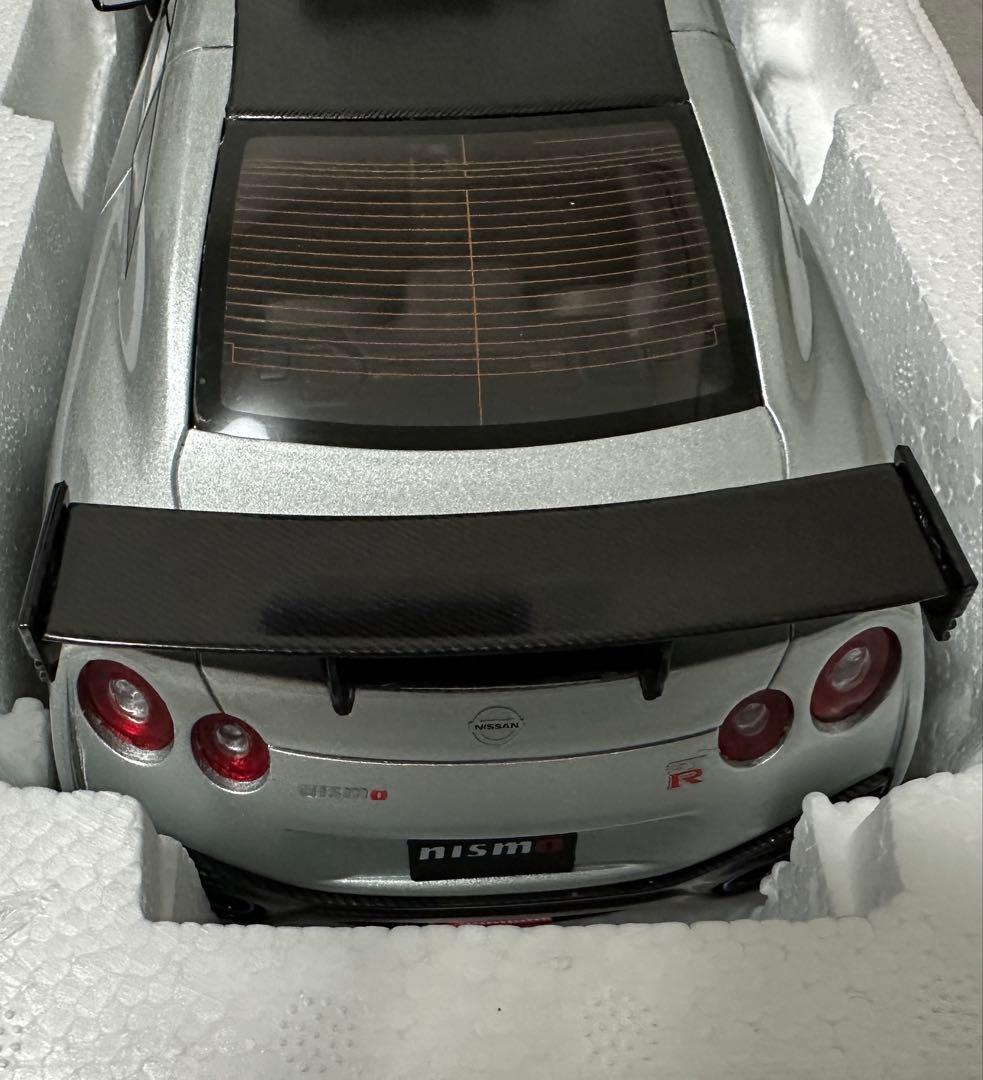 京商samuraiNissan GT-R Nismo 1/18 ミニカーシルバー