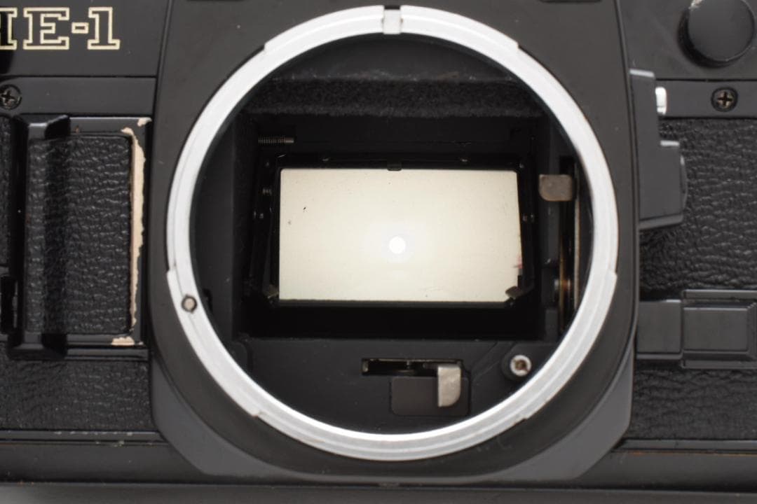 美品 CANON AE-1 ブラック フィルムカメラ　モルト新品交換済 M626