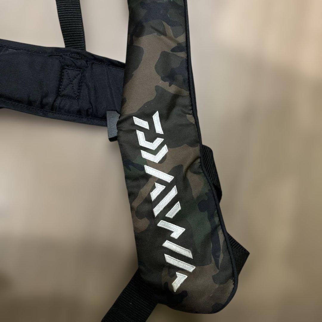 中古 Daiwa 膨張式ライフジャケット ダイワ