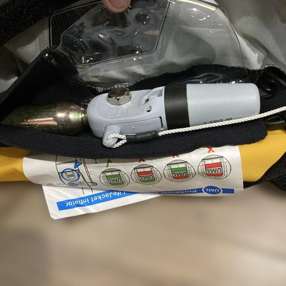 中古 Daiwa 膨張式ライフジャケット ダイワ