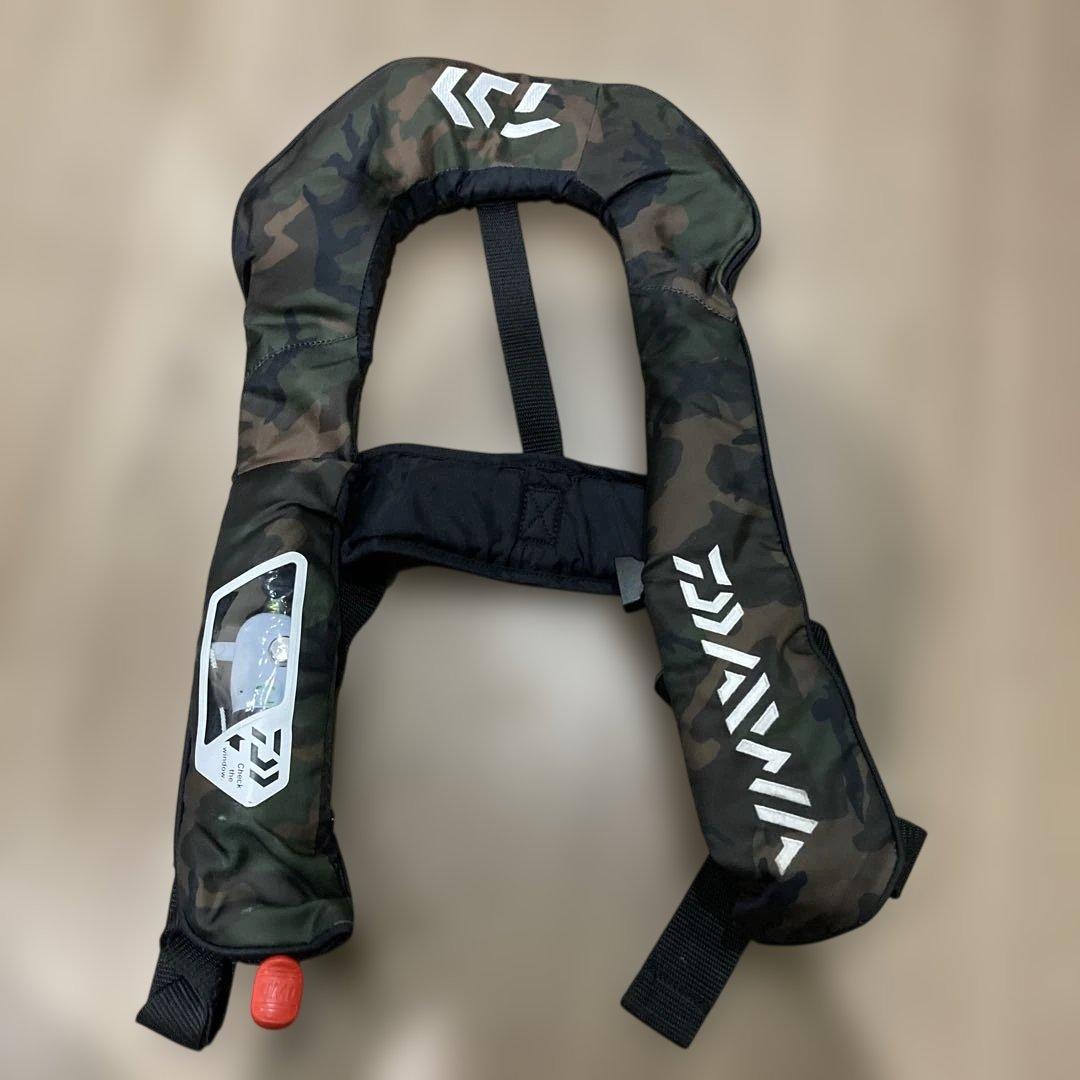 中古 Daiwa 膨張式ライフジャケット ダイワ