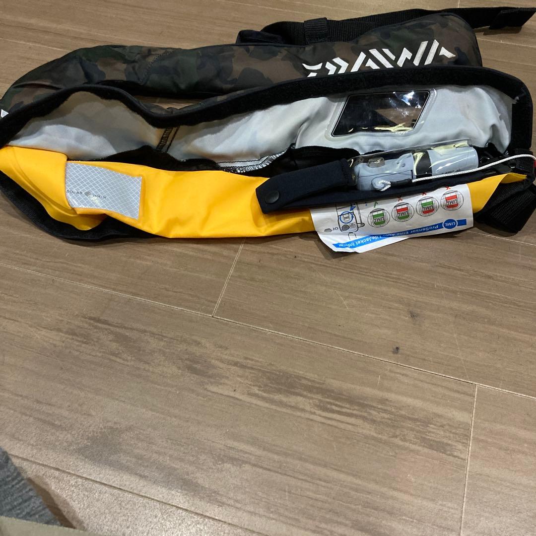 中古 Daiwa 膨張式ライフジャケット ダイワ