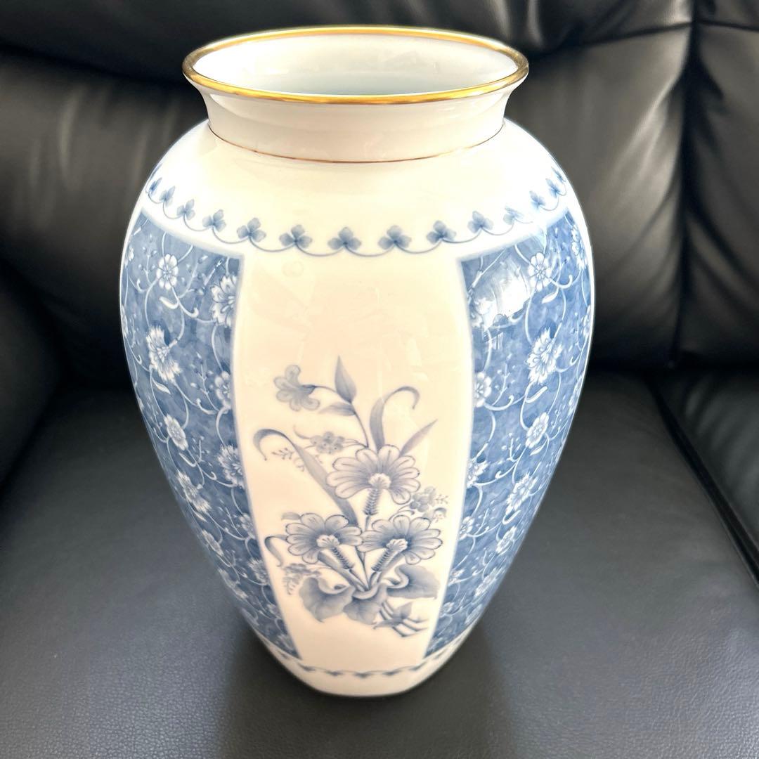 【未使用】大倉陶園 フラワーベース 花瓶 壺 白磁 ブルー 染付 唐草 八角